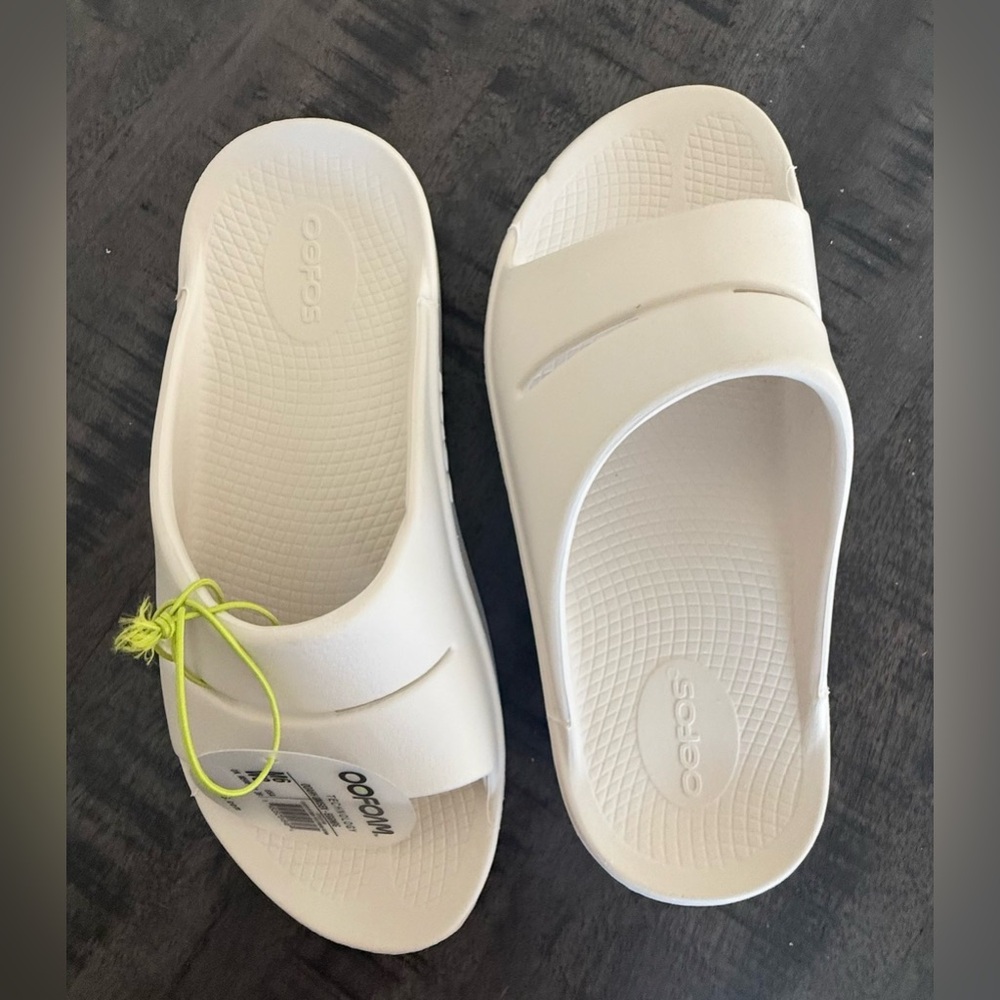 OOFOS Eggnog Slide Sandals - Picture 6 of 6